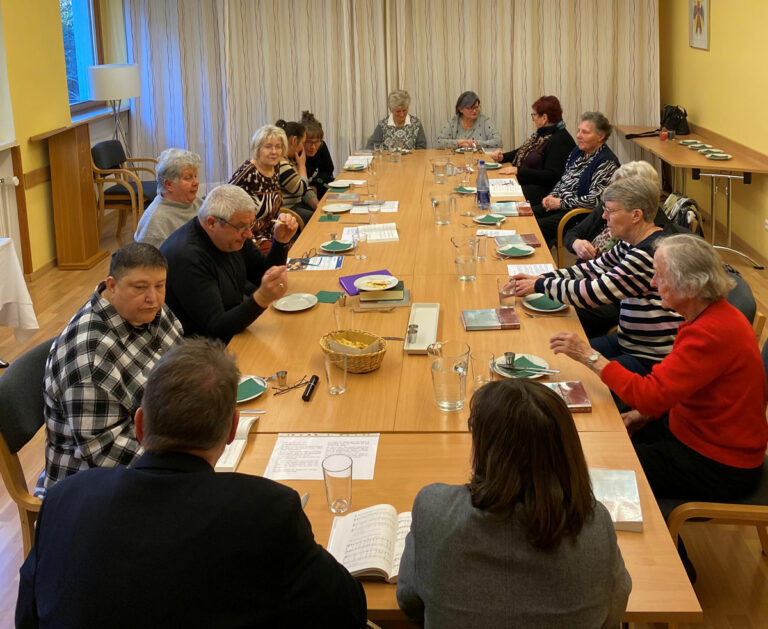 Mehr über den Artikel erfahren Tisch-Abendmahl am Gründonnerstag